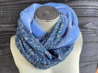 Col sjaal fleece, warme wikkelsjaal, handgemaakt, gemaakt bij ons, print tricot, katoen, lichtblauw, grafische print